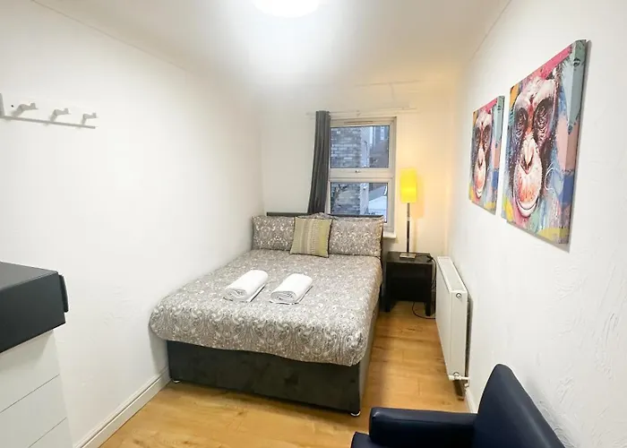 Flat 4, Stay In Aldgate