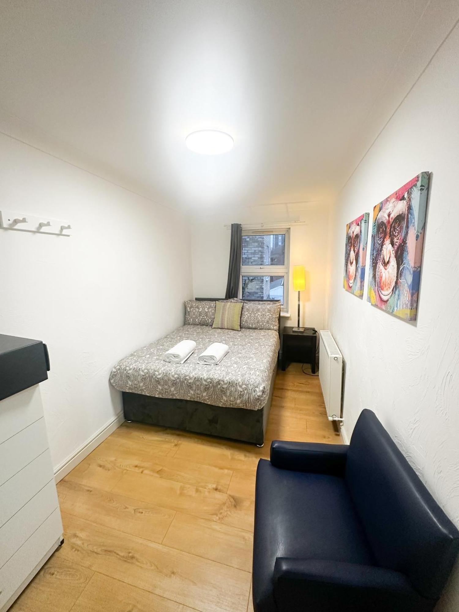 Flat 4, In Aldgate Londra