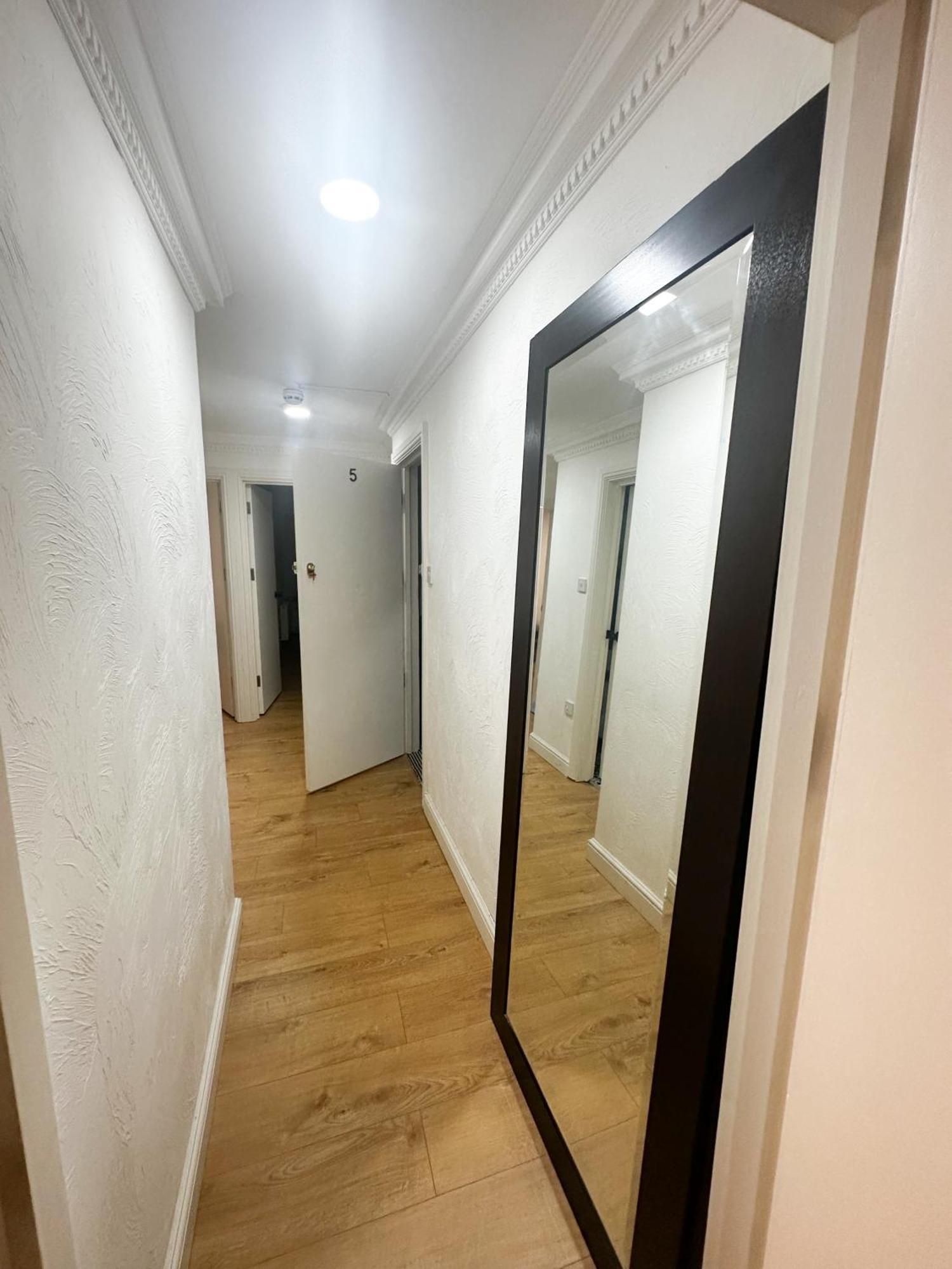 Flat 4, In Aldgate Londra